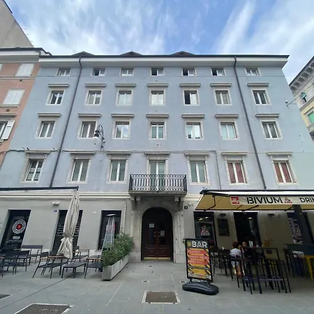 - Via Xxx Ottobre Apartment *
