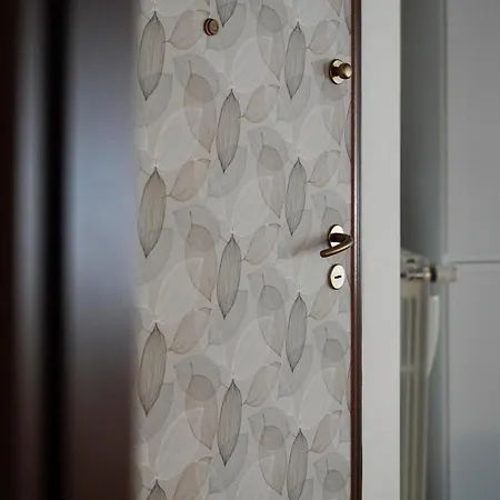- Via Xxx Ottobre Apartment *
